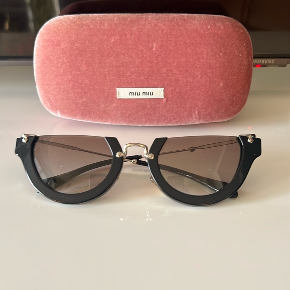 Miu Miu Sunglasses Cat eye